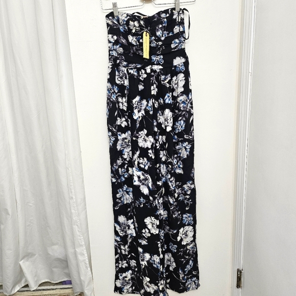 NWT Band of Gypsys strapless floral Women's jumpsuit Size Medium - Picture 1 of 9
